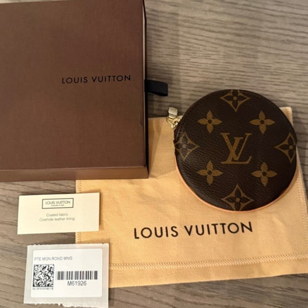 LOUIS VUITTON Monogram Round Leather Coin Purse Wallet Bag Zip top excellent